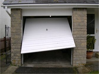 broken cables, springs garage door repairs scarborough
